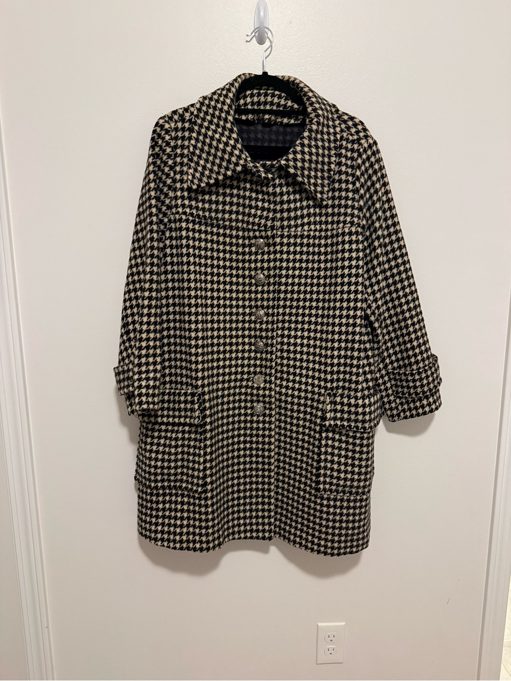 Vintage Black and Cream Houndstooth Pea Coat